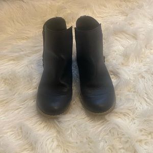Black low top boots